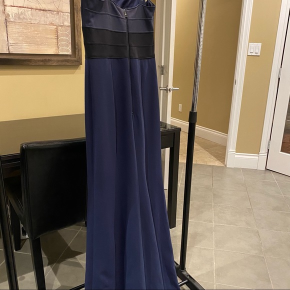 BCBG Gown | BCBCMAXAZRIA Arabella Navy and Black Dress - Picture 6 of 14